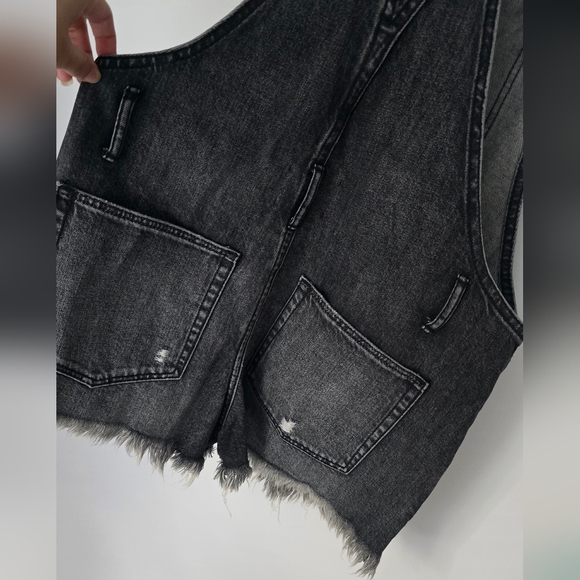 Abercrombie denim overalls/shorts. Black distressed Excellent Condition. Size S - Picture 7 of 13